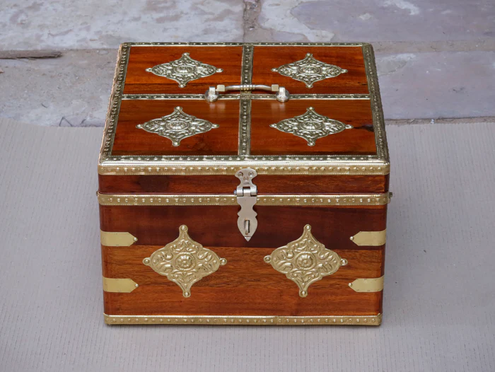 img2-3.webp Bourbon Antique Brass Style Wooden Handmade Gift Box Set of 3 - Set of 3 - Image 3